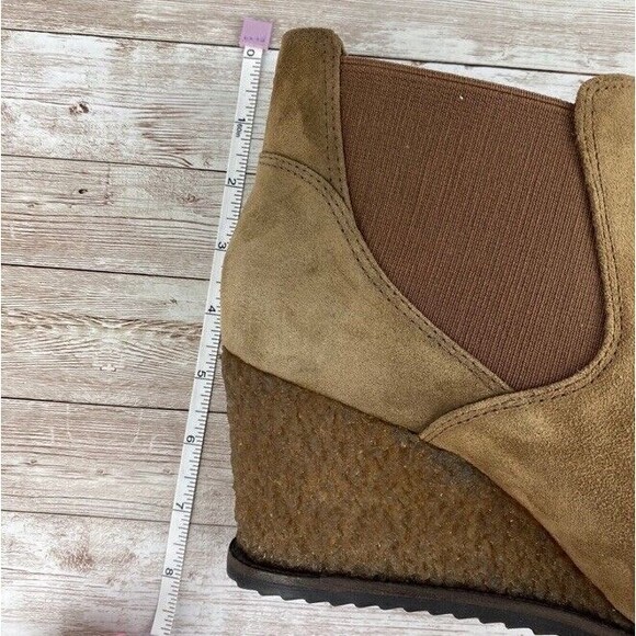 Trask Tatum Wedge Heel Booties Ankle Pull On Round Toe Taupe Tan Oiled Suede 10 - Picture 12 of 14